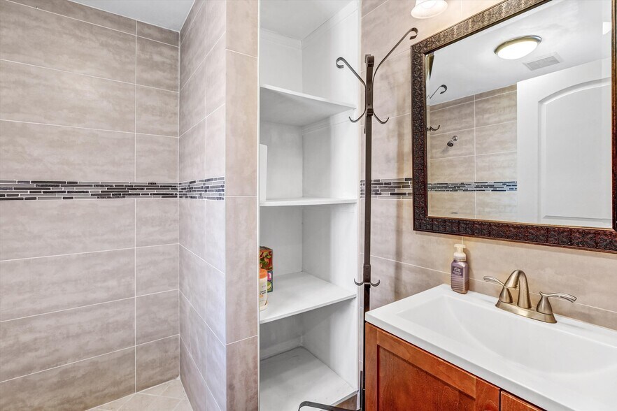More Photos Of 5604-5608 Rosemead Blvd, Temple City Storefront Retail Residential For Lease