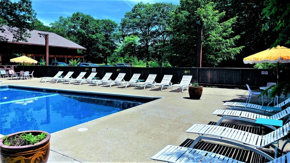 More Photos Of 334 NY-32A, Palenville Hotel For Sale