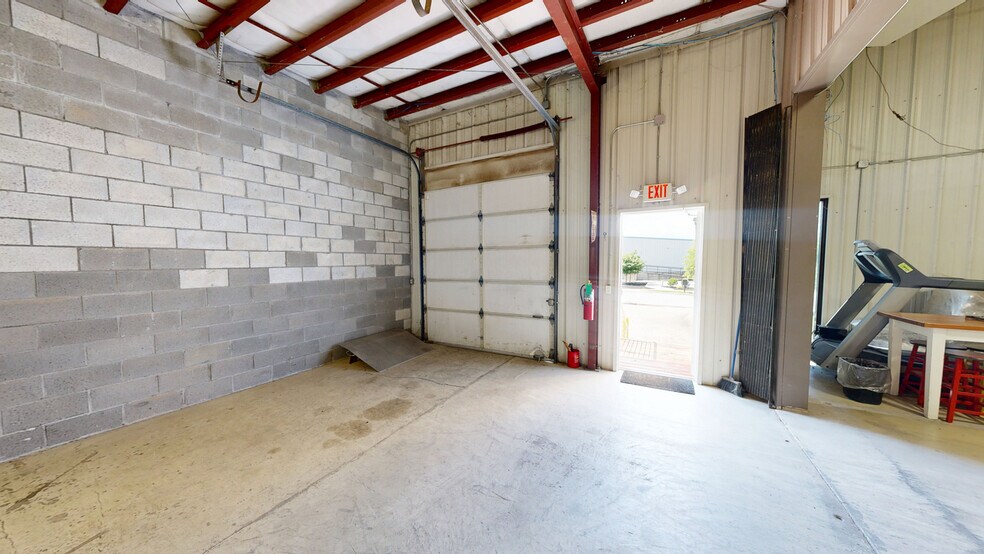More Photos Of 2003 Town West Dr, Rogers Warehouse For Lease