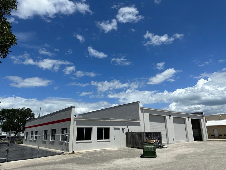 More Photos Of 3350 122nd Ave N, Clearwater Manufacturing For Lease