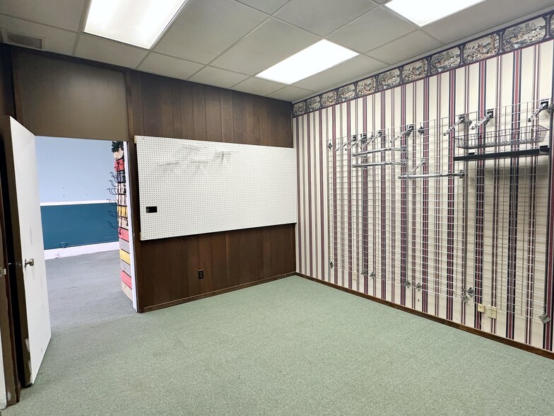 More Photos Of 105 N Main St, Atmore Office For Sale