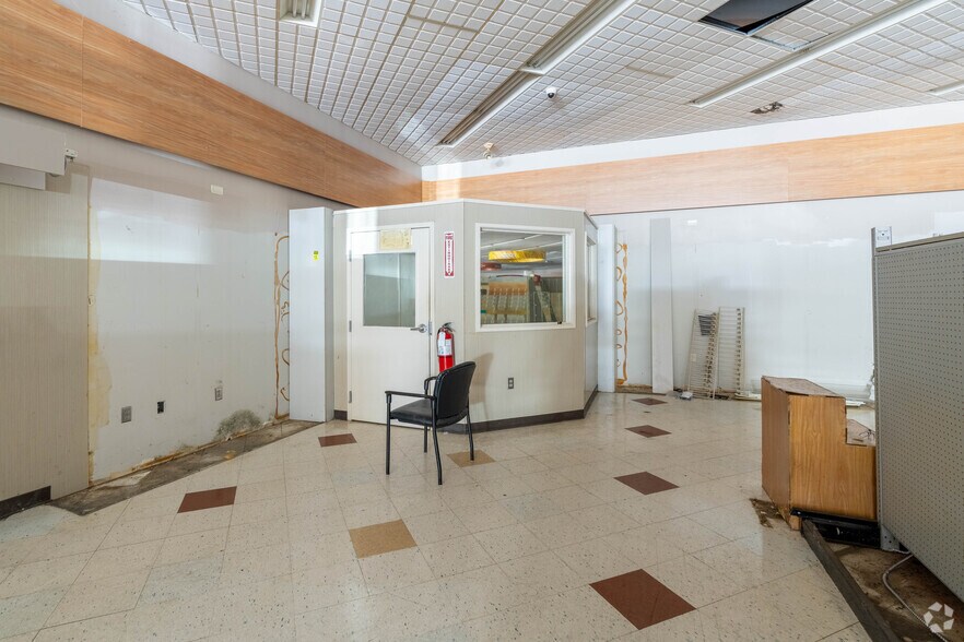 More Photos Of 222 S Main St, Orrville Drugstore For Sale