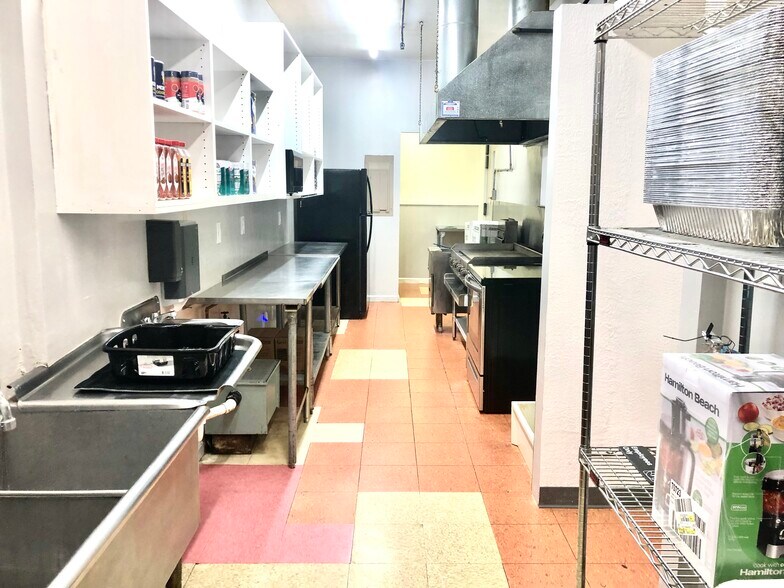 More Photos Of 2301 Hyde Park Blvd, Niagara Falls Restaurant For Sale