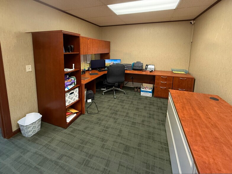 More Photos Of 5090-5096 Lovers Ln, Kalamazoo Office For Sale