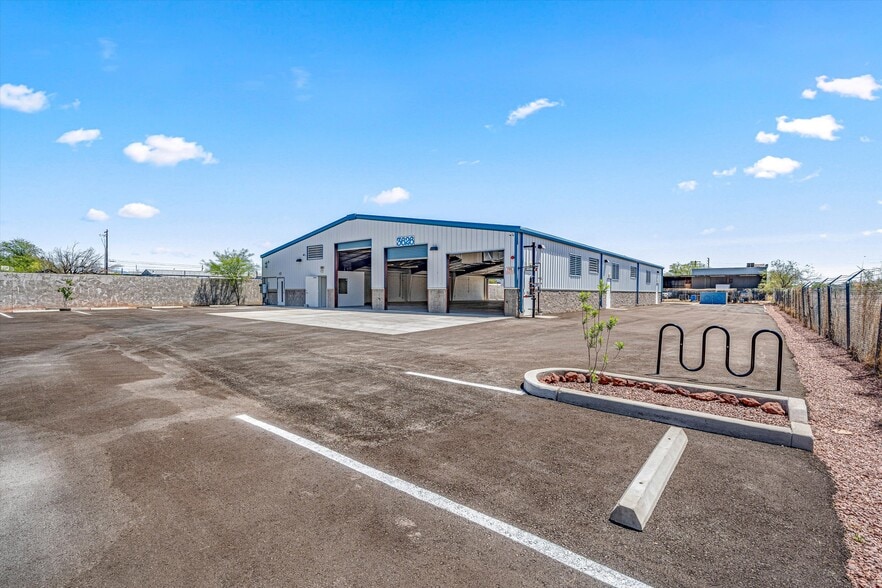 More Photos Of 3626 E 47th St, Tucson Manufacturing For Sale