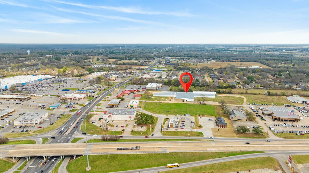 More Photos Of 3790 Lamar Ave, Paris Warehouse For Sale