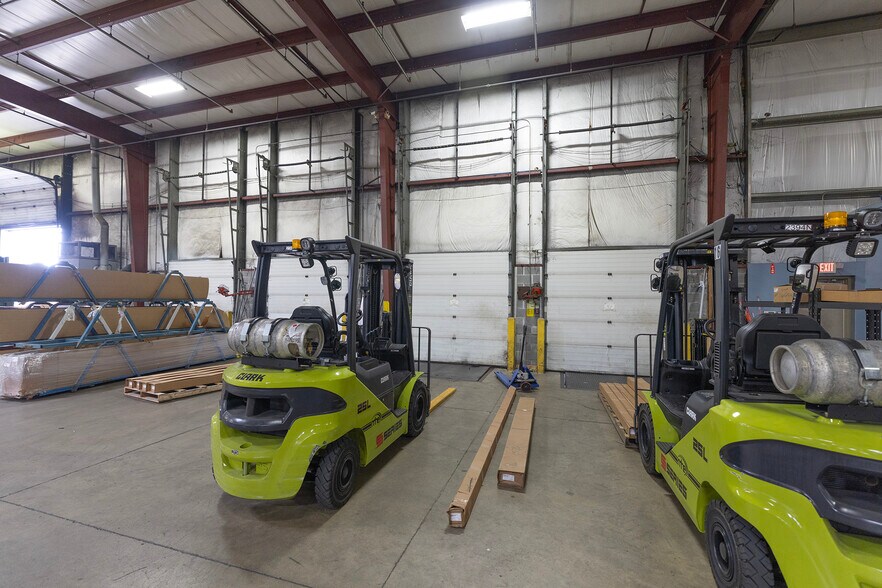 More Photos Of 1000 Sako Ct, Elkhart Warehouse For Lease