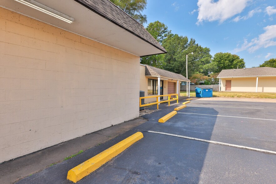 More Photos Of 551 Elm St, Martin Hotel For Sale