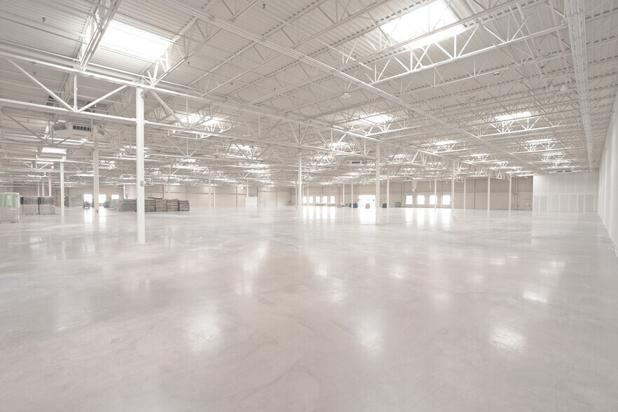 More Photos Of 5638-5772 Transportation Blvd, Garfield Heights Unknown For Lease