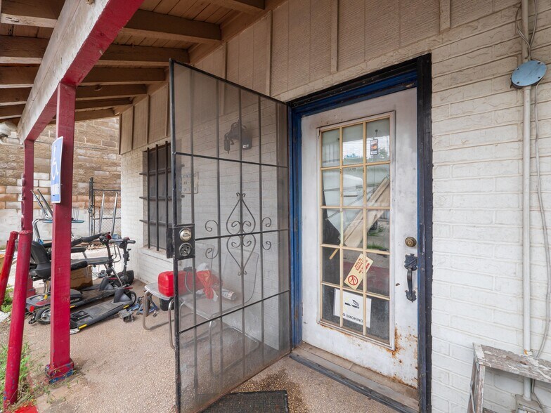 More Photos Of 8212 Georgian Dr, Austin Office For Sale