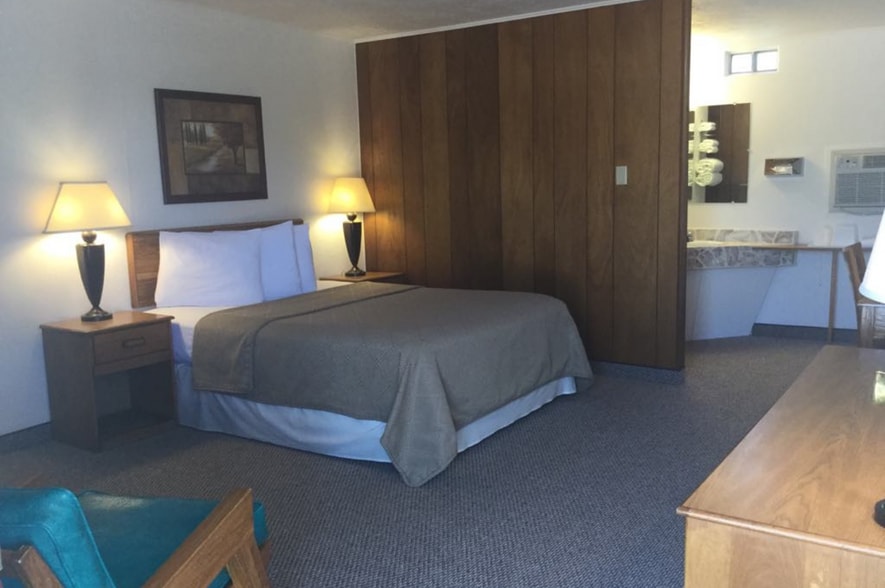 More Photos Of 1620 E Route 66 Blvd, Tucumcari Hotel For Sale