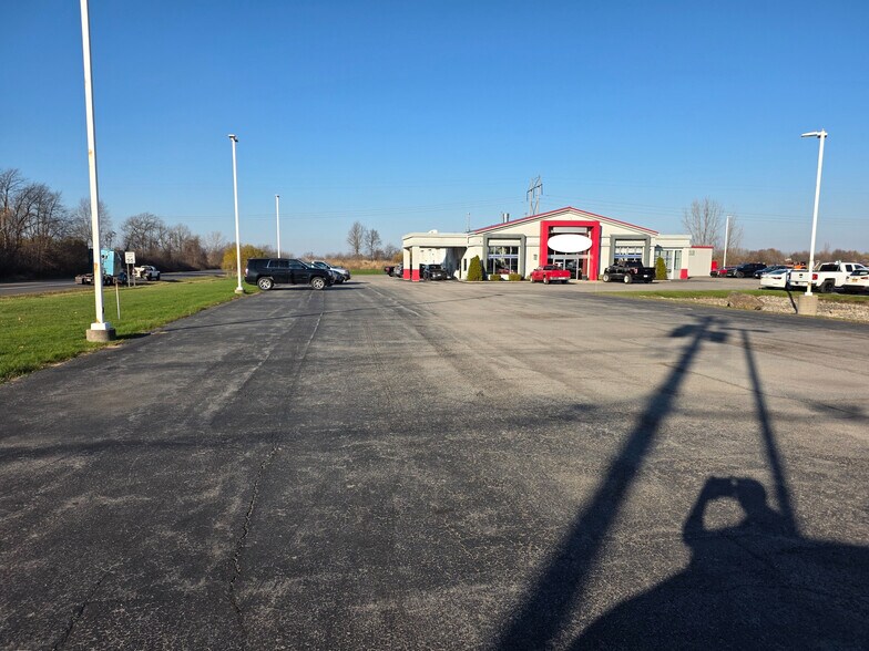 More Photos Of 5967 Robinson Rd, Lockport Auto Dealership For Lease