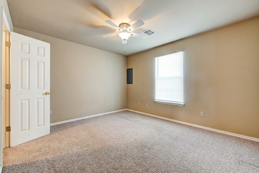 More Photos Of 713 S Locust St, Guthrie Apartments For Sale