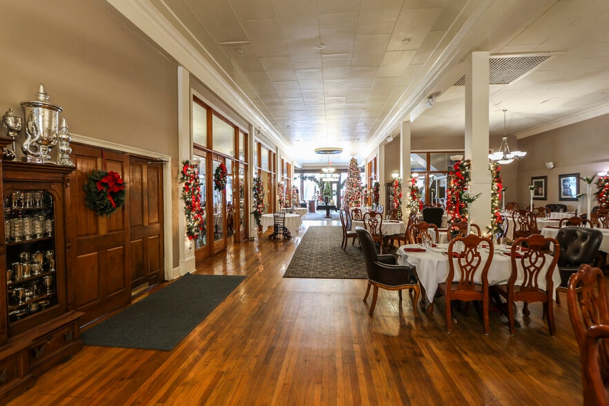 More Photos Of 1024 Noble St, Anniston Storefront Retail Office For Sale