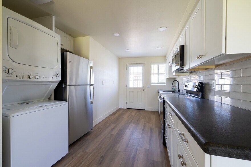 More Photos Of 6043-6049 W Laurie Ln, Glendale Apartments For Sale