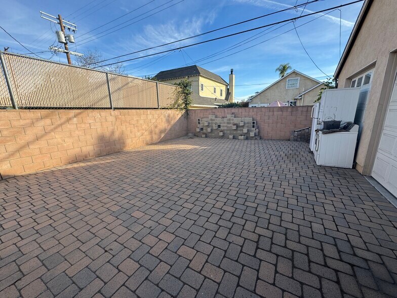 More Photos Of 434 N Larchmont Blvd, Los Angeles Office For Lease