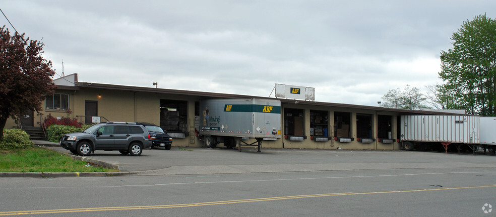 Primary Photo Of 1955 E Lincoln Ave, Tacoma Truck Terminal For Lease