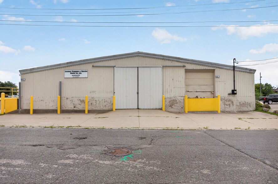 More Photos Of 711 E Michigan Ave, Jackson Freestanding For Sale