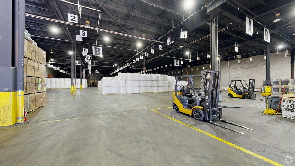 More Photos Of 397-447 Ferry St, Newark Unknown For Lease