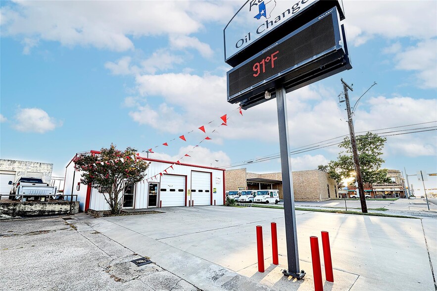 More Photos Of 108 E Wise St, Bowie Specialty For Sale