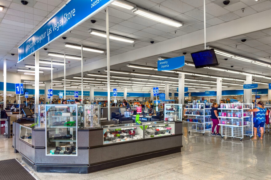 More Photos Of 2420 E Desert Inn Rd, Las Vegas Freestanding For Sale