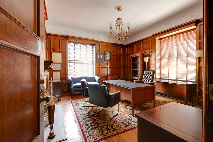 More Photos Of 422 E Franklin St, Richmond Office For Lease