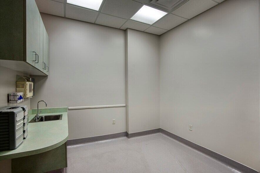 More Photos Of 8438 E Shea Blvd, Scottsdale Medical For Sale