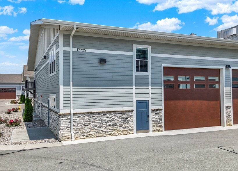 More Photos Of 17725 Motor District Cir, Carmel Showroom For Sale