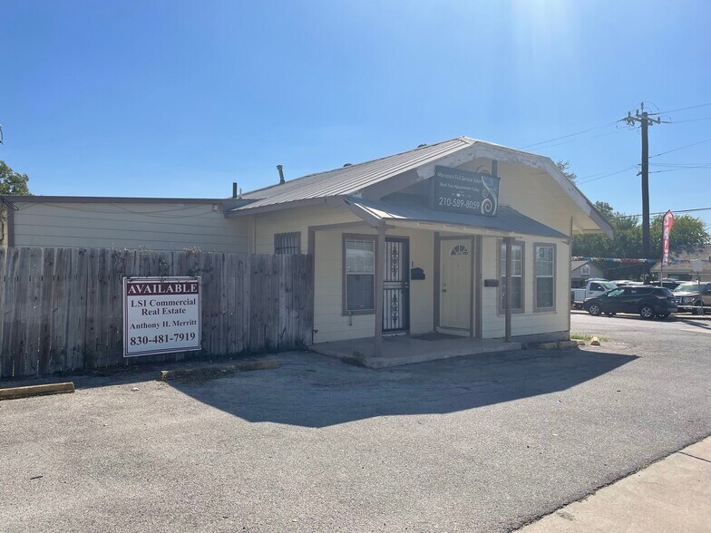 More Photos Of 738 W Hildebrand Ave, San Antonio Storefront Retail Office For Lease