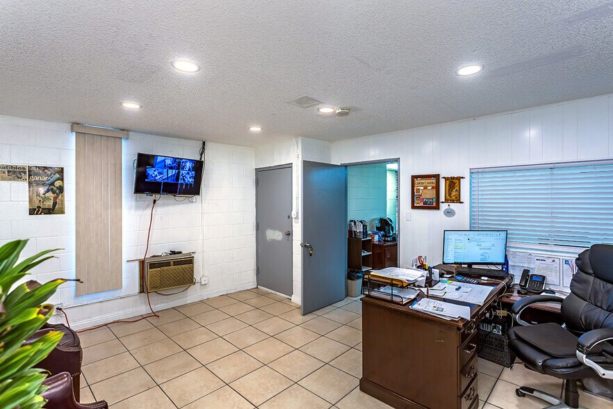 More Photos Of 12561-12563 Persing Dr, Whittier Showroom For Sale