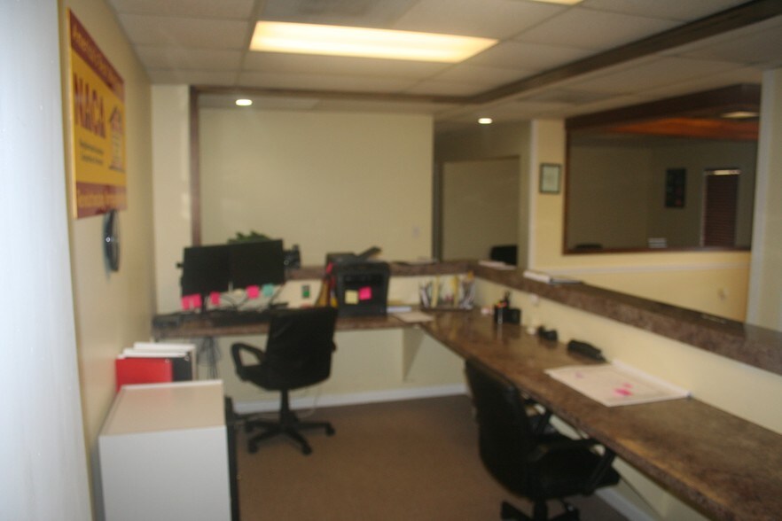 More Photos Of 6424 Lakeover Rd, Jackson Office For Lease