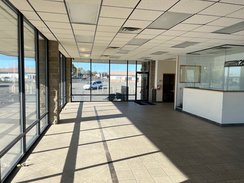 More Photos Of 3305 W Marie St, Pasco Auto Dealership For Sale