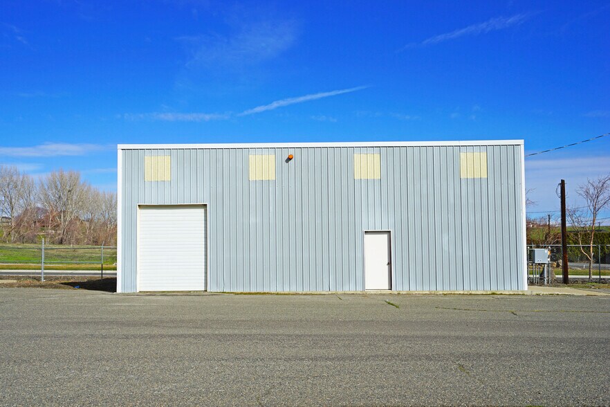 More Photos Of 8603 Ahtanum Rd, Yakima Warehouse For Lease
