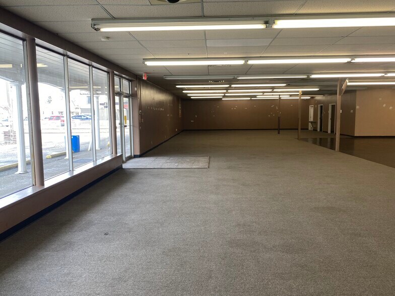 More Photos Of 725 W Main St, Massillon Freestanding For Sale