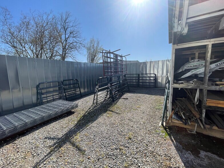 More Photos Of 626 Hunter Ave, Boswell Flex For Sale