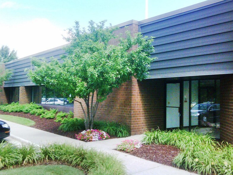 More Photos Of 2600 Warrenville Rd, Downers Grove Office For Lease