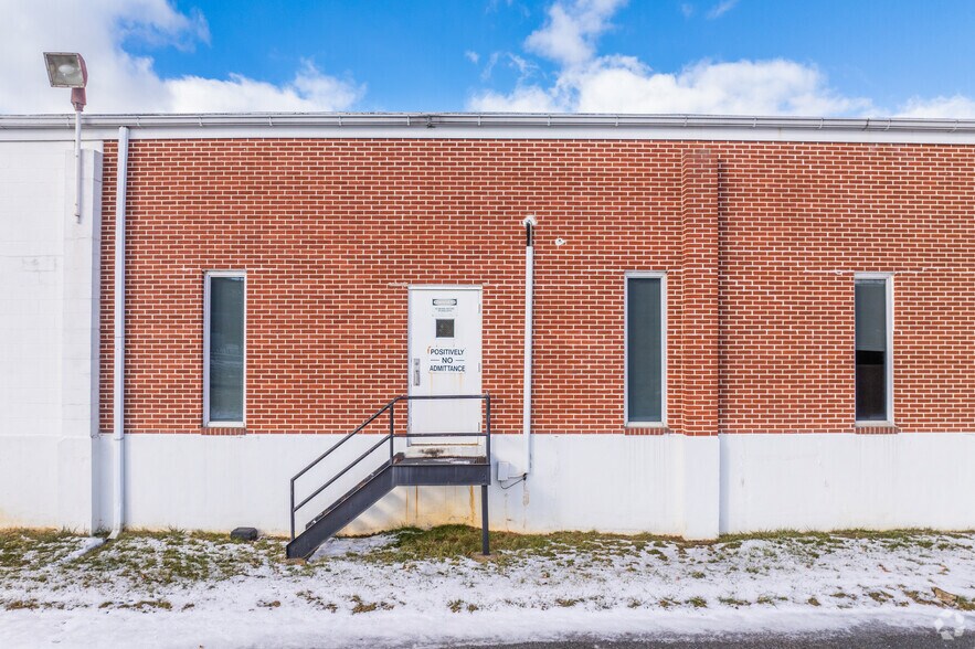 More Photos Of 1210-1236 Sesqui St, Allentown Manufacturing For Lease