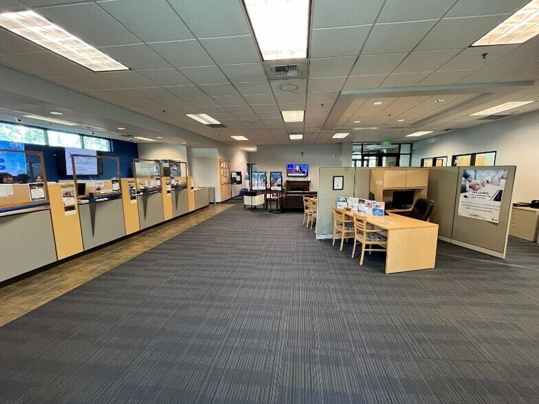 More Photos Of 16001 Aurora Ave N, Shoreline Office For Sale