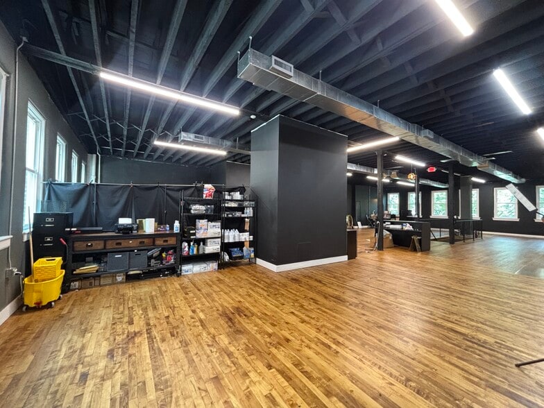 More Photos Of 275 W 4th St, Winston-Salem General Retail For Lease