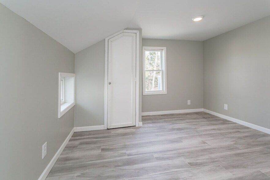 More Photos Of 4527 South St, Jamesville General Retail For Sale