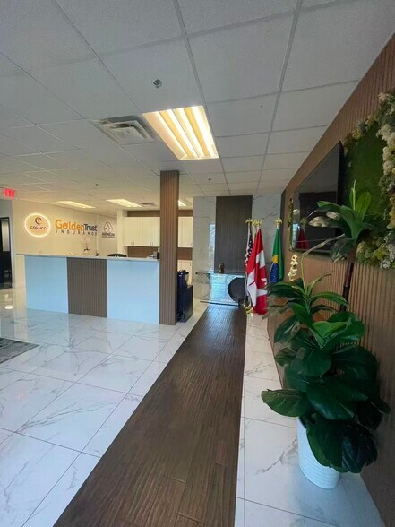 More Photos Of 7075 Kingspointe Pky, Orlando Showroom For Sale