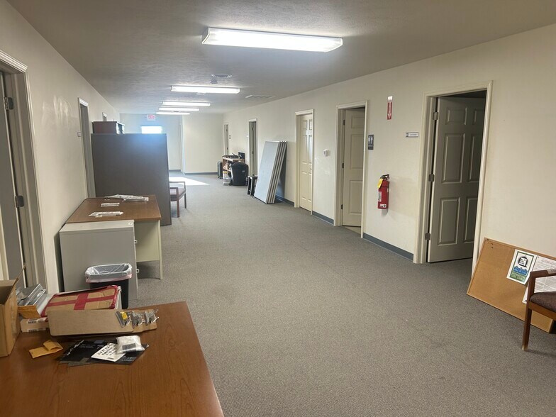 More Photos Of 257 E Randolph St, Nappanee Light Manufacturing For Sale