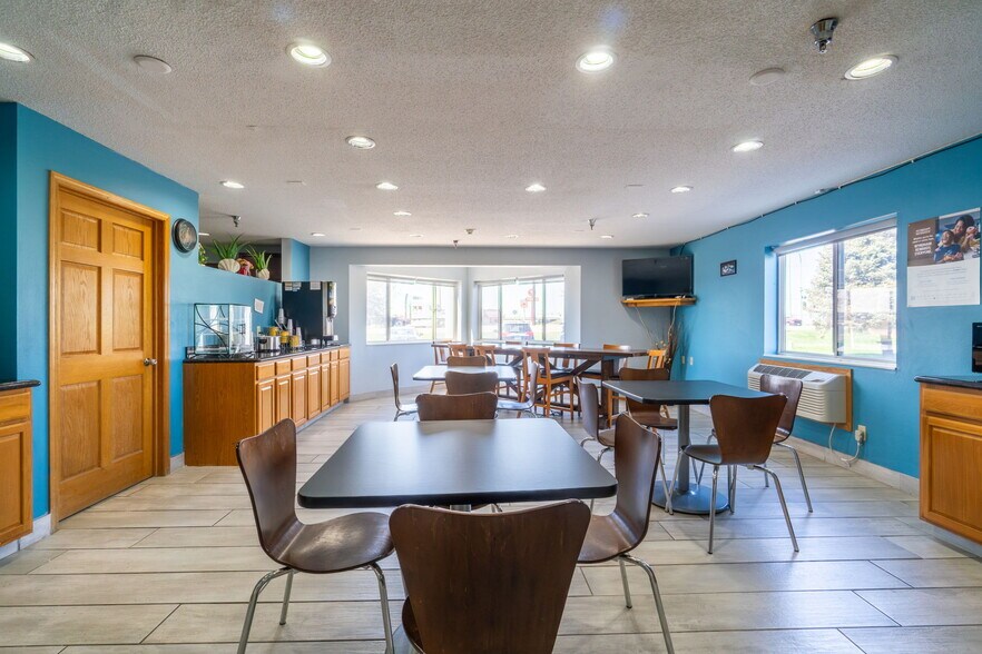 More Photos Of 3000 Singing Hills Blvd, Sioux City Hotel For Sale