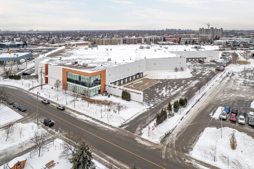 More Photos Of 235 Rue Isabey, Montréal Warehouse For Lease