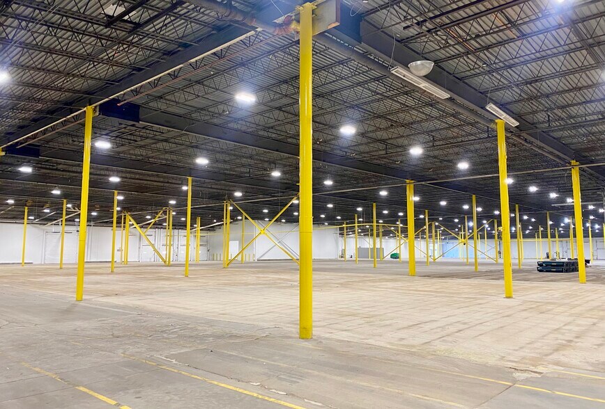 More Photos Of 333 S Franklin Rd, Indianapolis Warehouse For Lease