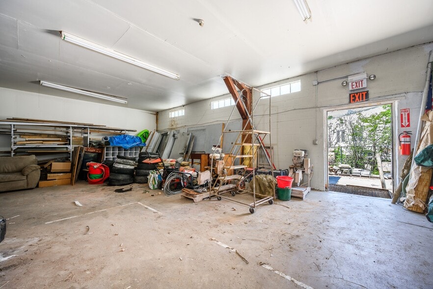 More Photos Of 101 E Main St, Lake Zurich Garden Center For Sale