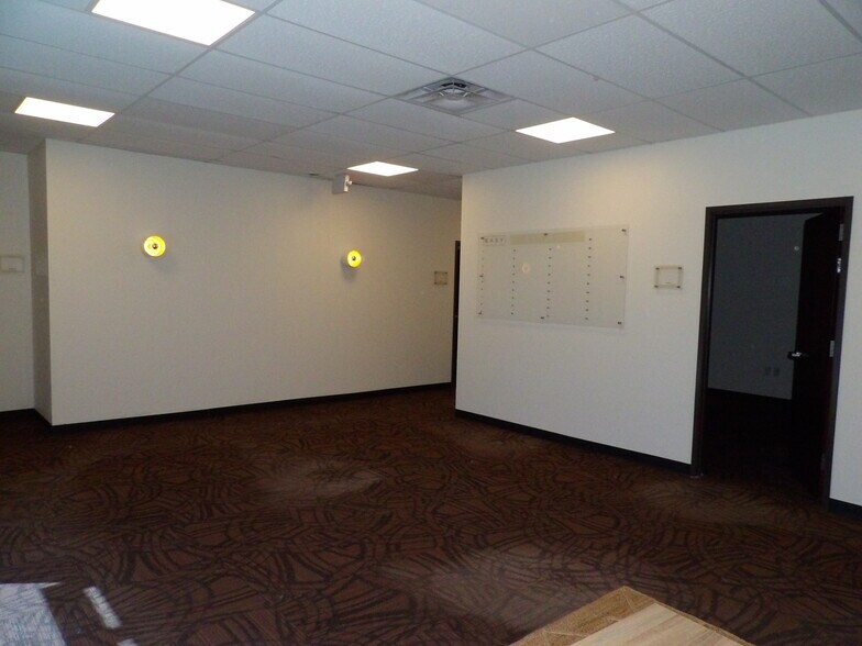 More Photos Of 11500 Pellicano Dr, El Paso Showroom For Lease