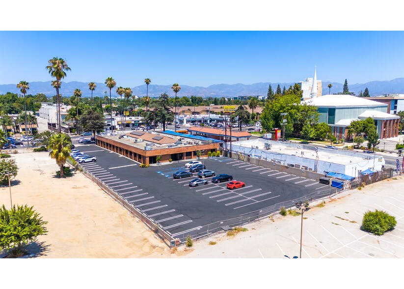 More Photos Of 14914 Sherman Way, Van Nuys Medical For Sale