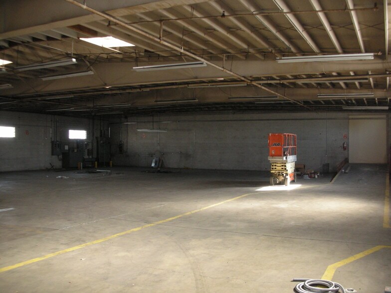 More Photos Of 924-926 S Primrose Ave, Monrovia Warehouse For Lease