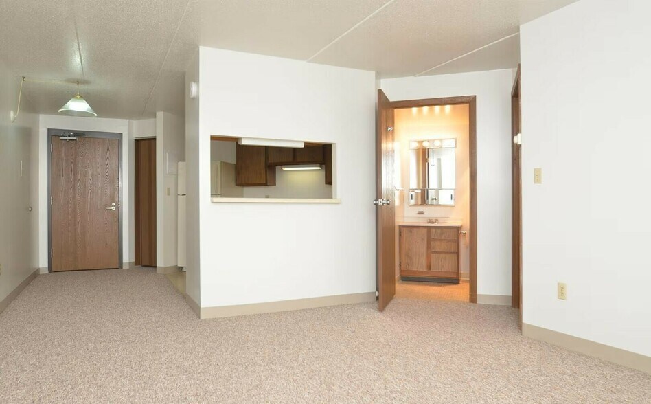 More Photos Of 208 2nd St NW, East Grand Forks Apartments For Sale